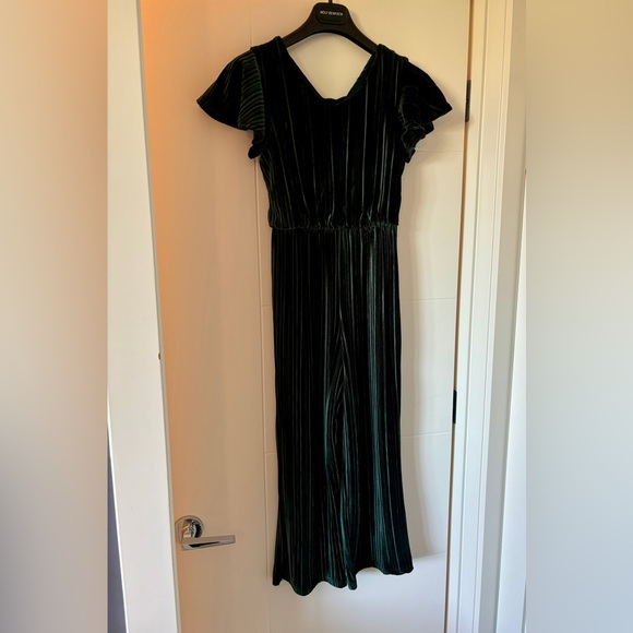 Zunie Kids Flutter Sleeve Green Velvet Jumpsuit bow closure size 12 big kids - Picture 2 of 13